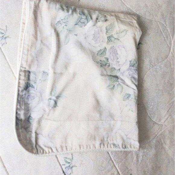 The Bay Twin Bed Comforter Reversible - Picture 3 of 9